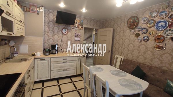Продам двухкомнатную (2-комн.) квартиру, Загородная ул, 43к5, Колпино г