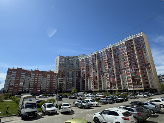 Продам двухкомнатную (2-комн.) квартиру, Братьев Кашириных ул, 131а, Челябинск г