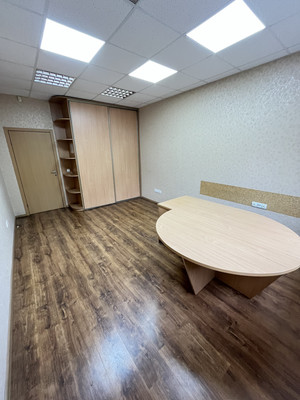 Продам торговое помещение 97,8 м2, Калужский пер, 12-206, Калининград г