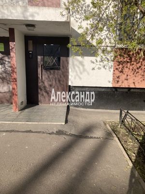 Продам двухкомнатную (2-комн.) квартиру, Коммуны ул, 30к1, Санкт-Петербург г