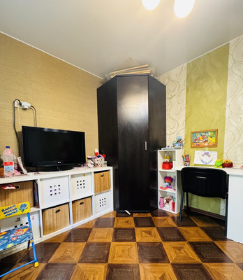 Продам трехкомнатную (3-комн.) квартиру, Липецкая ул, 20, Москва г