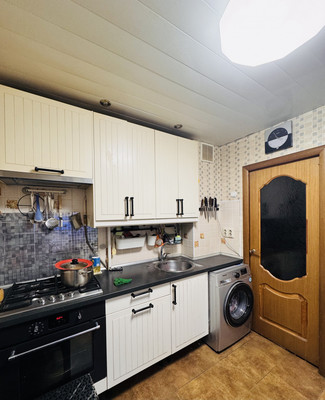 Продам трехкомнатную (3-комн.) квартиру, Липецкая ул, 20, Москва г