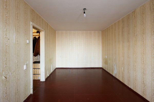 Продам двухкомнатную (2-комн.) квартиру, Героев-североморцев пр-кт, 11к2, Мурманск г