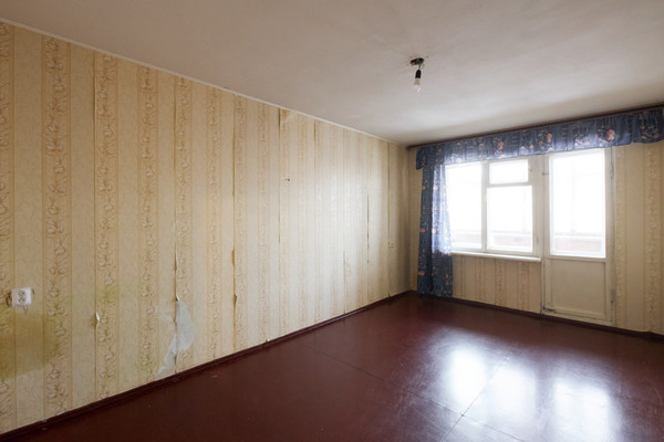 Продам двухкомнатную (2-комн.) квартиру, Героев-североморцев пр-кт, 11к2, Мурманск г