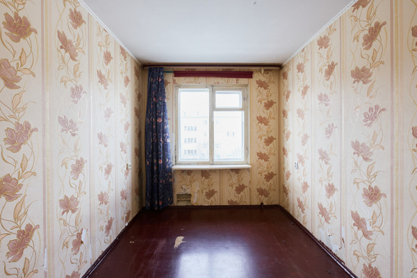 Продам двухкомнатную (2-комн.) квартиру, Героев-североморцев пр-кт, 11к2, Мурманск г