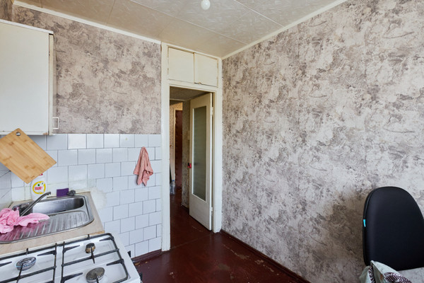 Продам двухкомнатную (2-комн.) квартиру, Героев-североморцев пр-кт, 11к2, Мурманск г