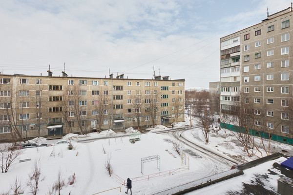 Продам двухкомнатную (2-комн.) квартиру, Героев-североморцев пр-кт, 11к2, Мурманск г