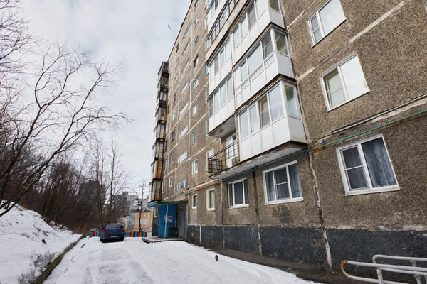 Продам двухкомнатную (2-комн.) квартиру, Героев-североморцев пр-кт, 11к2, Мурманск г