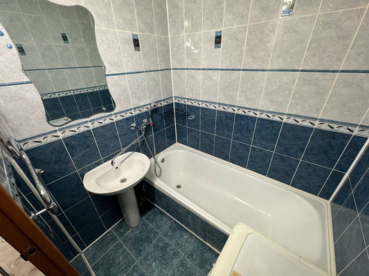 Продам двухкомнатную (2-комн.) квартиру, Победы пр-кт, 41к4, Комсомольск-на-Амуре г