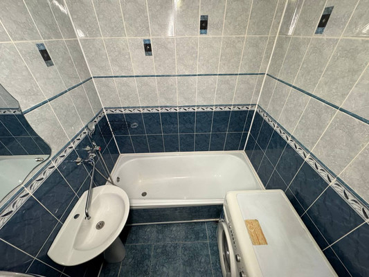 Продам двухкомнатную (2-комн.) квартиру, Победы пр-кт, 41к4, Комсомольск-на-Амуре г