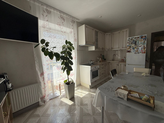 Продам трехкомнатную (3-комн.) квартиру, Еременко ул, 108к1, Ростов-на-Дону г