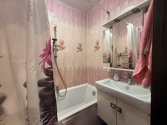 Продам трехкомнатную (3-комн.) квартиру, Еременко ул, 108к1, Ростов-на-Дону г