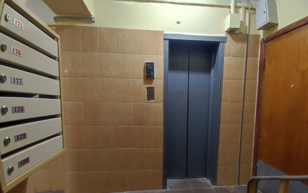 Продам трехкомнатную (3-комн.) квартиру, Чертановская ул, 21к2, Москва г