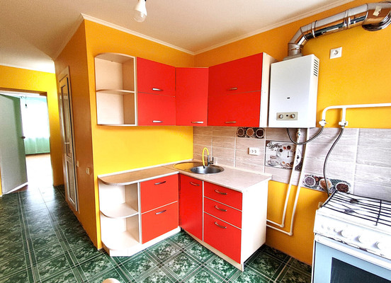 Продам трехкомнатную (3-комн.) квартиру, Беляева ул, 12, Апшеронск г