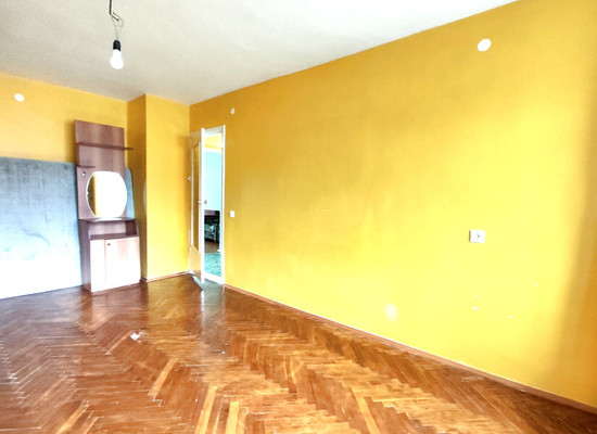 Продам трехкомнатную (3-комн.) квартиру, Беляева ул, 12, Апшеронск г