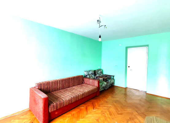 Продам трехкомнатную (3-комн.) квартиру, Беляева ул, 12, Апшеронск г