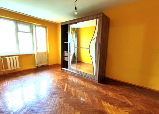 Продам трехкомнатную (3-комн.) квартиру, Беляева ул, 12, Апшеронск г