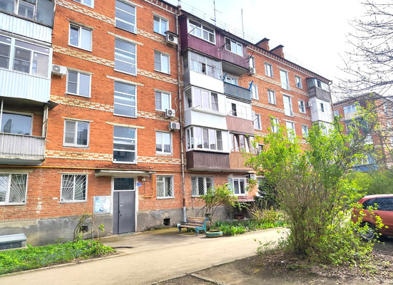Продам трехкомнатную (3-комн.) квартиру, Беляева ул, 12, Апшеронск г