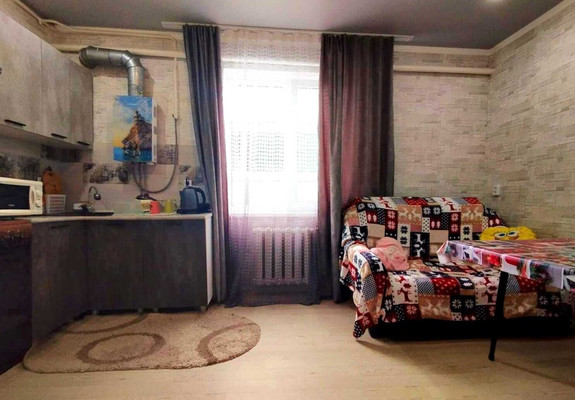 Продам трехкомнатную (3-комн.) квартиру, Луначарского ул, 8, Апшеронск г