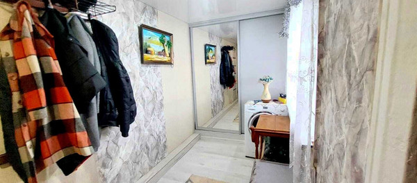 Продам трехкомнатную (3-комн.) квартиру, Луначарского ул, 8, Апшеронск г