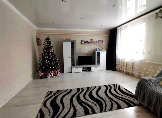 Продам трехкомнатную (3-комн.) квартиру, Луначарского ул, 8, Апшеронск г