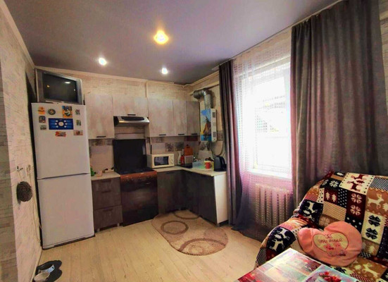 Продам трехкомнатную (3-комн.) квартиру, Луначарского ул, 8, Апшеронск г
