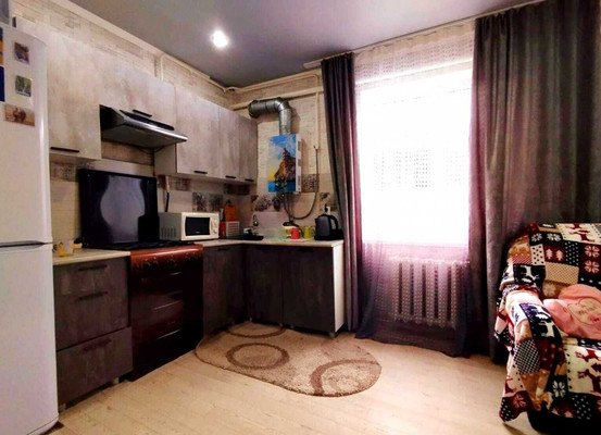 Продам трехкомнатную (3-комн.) квартиру, Луначарского ул, 8, Апшеронск г