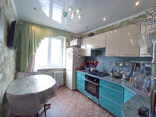 Продам трехкомнатную (3-комн.) квартиру, Д мкр, 14, Новомичуринск г