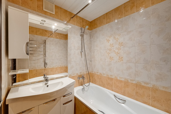 Продам двухкомнатную (2-комн.) квартиру, Маршала Баграмяна ул, 2, Москва г