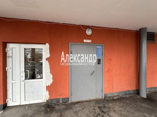 Продам однокомнатную (1-комн.) квартиру, Тихоокеанская ул, 1к1, Парголово п