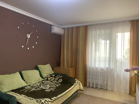 Продам двухкомнатную (2-комн.) квартиру, им. Селезнева ул, 4Б, Краснодар г