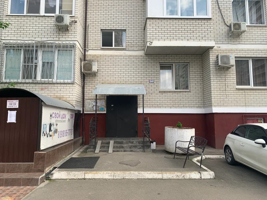 Продам двухкомнатную (2-комн.) квартиру, им. Селезнева ул, 4Б, Краснодар г