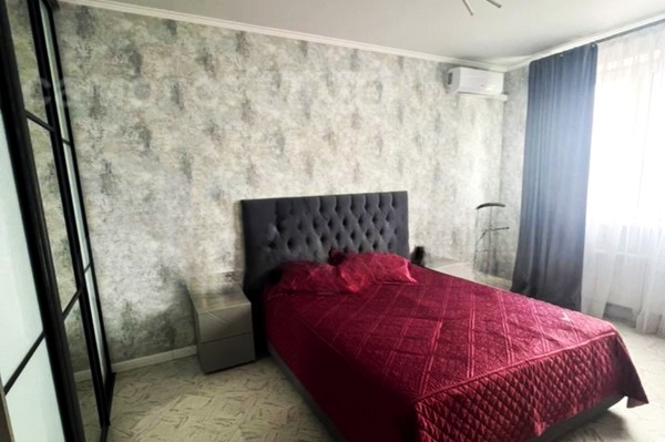 Продам трехкомнатную (3-комн.) квартиру, им. писателя Знаменского пр-кт, 6, Краснодар г