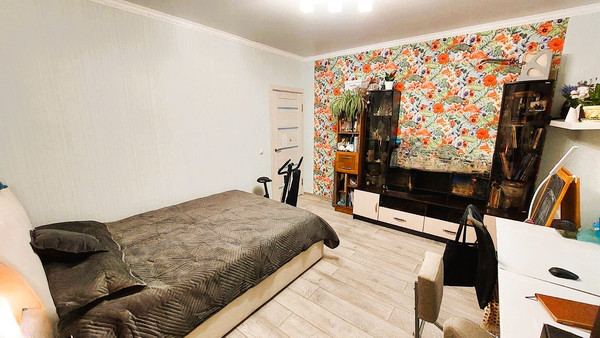 Продам трехкомнатную (3-комн.) квартиру, им. Невкипелого ул, 242к1, Краснодар г