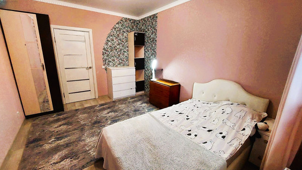 Продам трехкомнатную (3-комн.) квартиру, им. Невкипелого ул, 242к1, Краснодар г