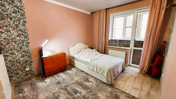 Продам трехкомнатную (3-комн.) квартиру, им. Невкипелого ул, 242к1, Краснодар г