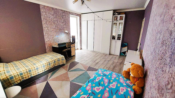 Продам трехкомнатную (3-комн.) квартиру, им. Невкипелого ул, 242к1, Краснодар г