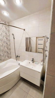 Продам трехкомнатную (3-комн.) квартиру, им. Невкипелого ул, 242к1, Краснодар г