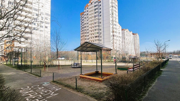 Продам трехкомнатную (3-комн.) квартиру, им. писателя Знаменского пр-кт, 17, Краснодар г