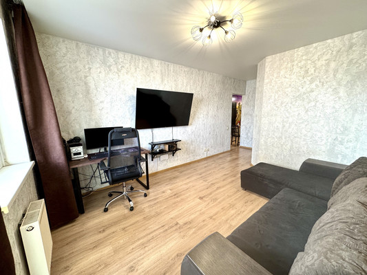 Продам двухкомнатную (2-комн.) квартиру, Луганская ул, 4, Екатеринбург г