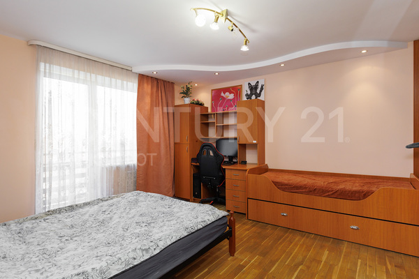 Продам двухкомнатную (2-комн.) квартиру, Красносельская ул, 18а , Калининград г