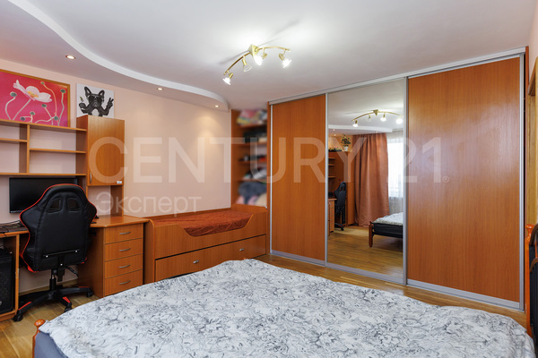 Продам двухкомнатную (2-комн.) квартиру, Красносельская ул, 18а , Калининград г