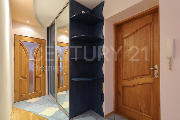 Продам двухкомнатную (2-комн.) квартиру, Красносельская ул, 18а , Калининград г