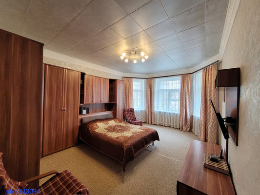 Продам трехкомнатную (3-комн.) квартиру, Измайловская пл, 9к1, Москва г