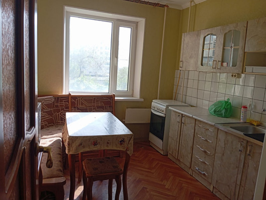Продам трехкомнатную (3-комн.) квартиру, Гагарина ул, 4, Волгодонск г