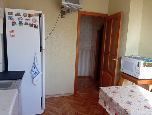 Продам трехкомнатную (3-комн.) квартиру, Гагарина ул, 4, Волгодонск г