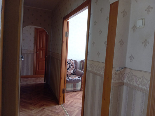 Продам трехкомнатную (3-комн.) квартиру, Гагарина ул, 4, Волгодонск г