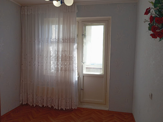 Продам трехкомнатную (3-комн.) квартиру, Гагарина ул, 4, Волгодонск г