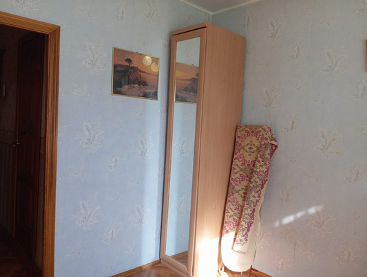 Продам трехкомнатную (3-комн.) квартиру, Гагарина ул, 4, Волгодонск г