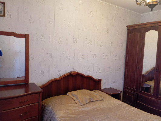 Продам трехкомнатную (3-комн.) квартиру, Гагарина ул, 4, Волгодонск г